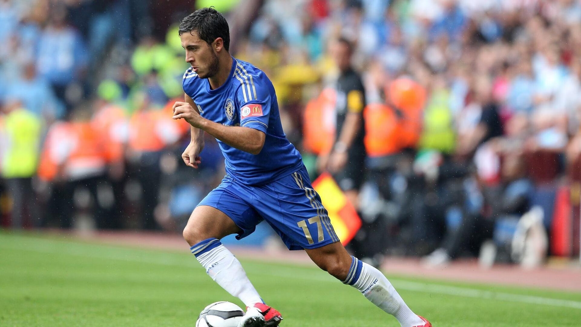 爱游戏在线-德甲争冠战之夜,当布克节奏成为绿茵场上的统治法则